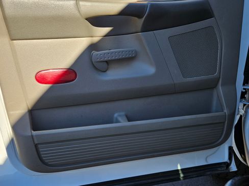 Used 2006 Dodge Ram 2500 Truck SLT image 21