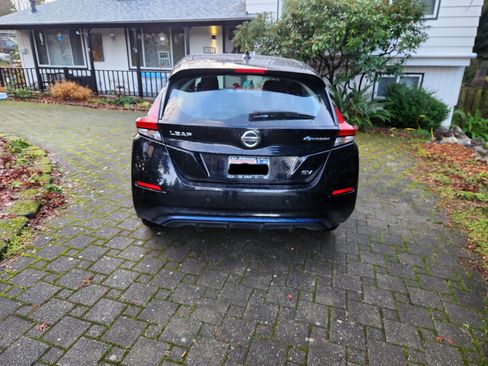 Used 2022 Nissan Leaf SV w/ SV Technology Package image 5