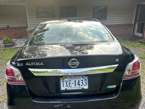 Used 2014 Nissan Altima 2.5 S w/ Display Audio Package FWD image 2