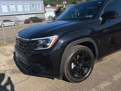 Used 2025 Volkswagen Atlas Cross Sport SEL R-Line image 16