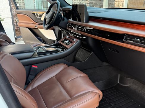 Used 2023 Lincoln Aviator Reserve w/ Equipment Group 201A image 5