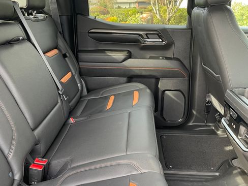 Used 2022 GMC Sierra 1500 AT4 w/ AT4 Premium Package image 12