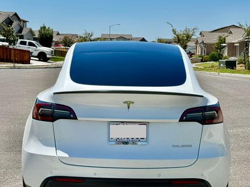 Used 2022 Tesla Model Y Performance AWD/4WD image 16
