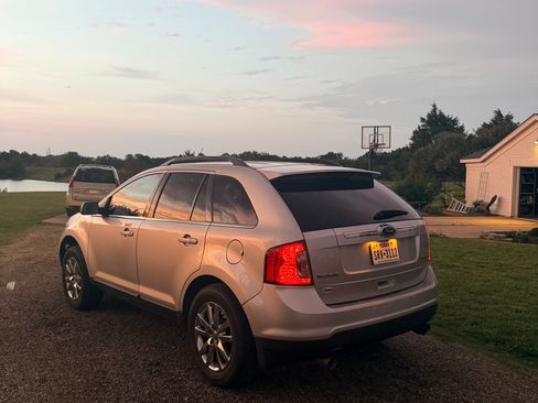Used 2011 Ford Edge Limited w/ Driver Entry Pkg AWD/4WD image 5