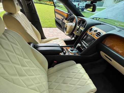 Used 2014 Bentley Flying Spur W12 image 9