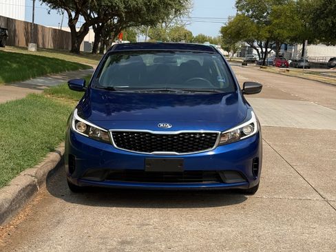 Used 2017 Kia Forte LX FWD image 4