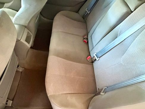 Used 2010 Toyota Camry LE FWD image 11