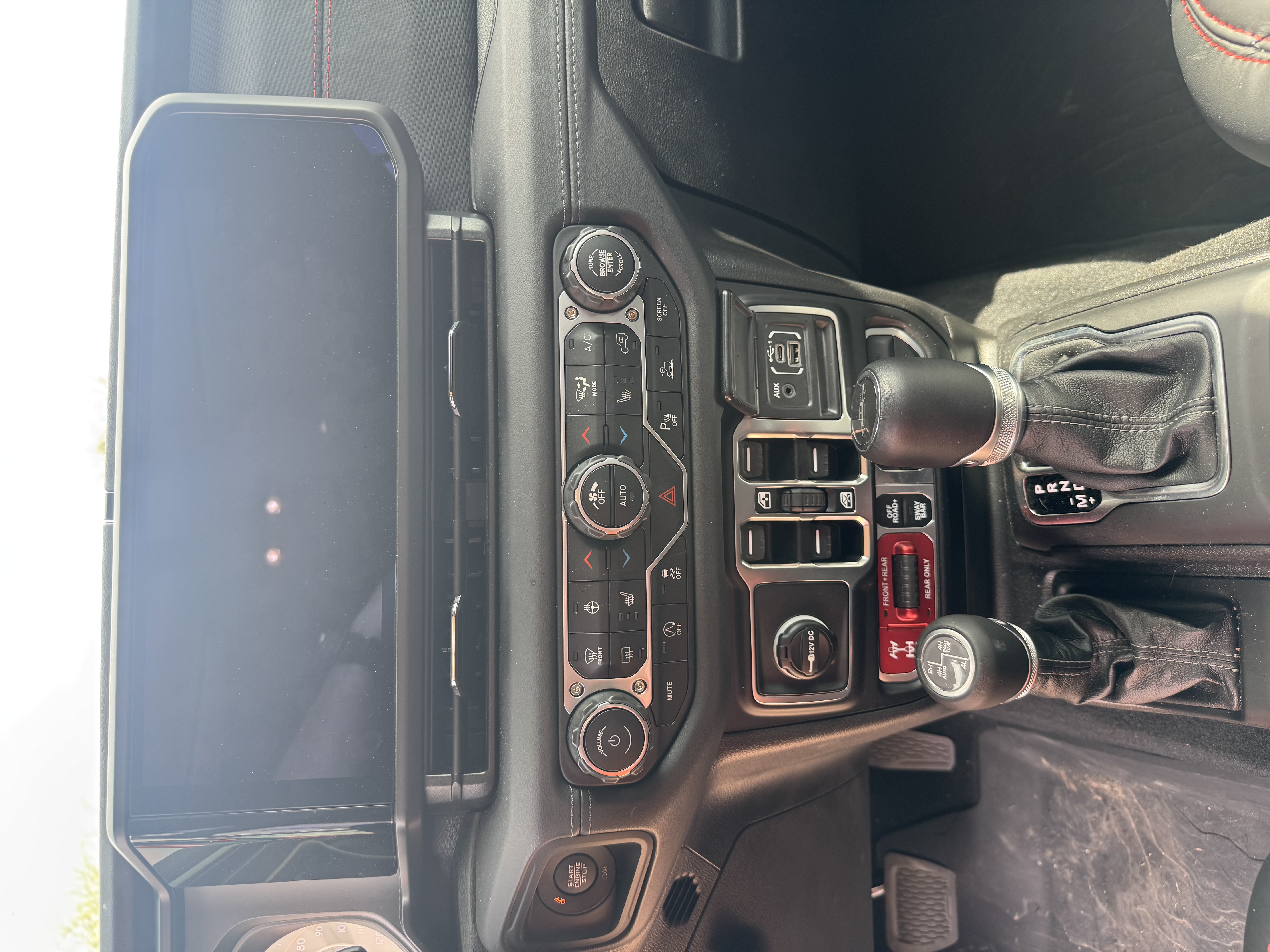 Used 2025 Jeep Gladiator Rubicon AWD/4WD image 23