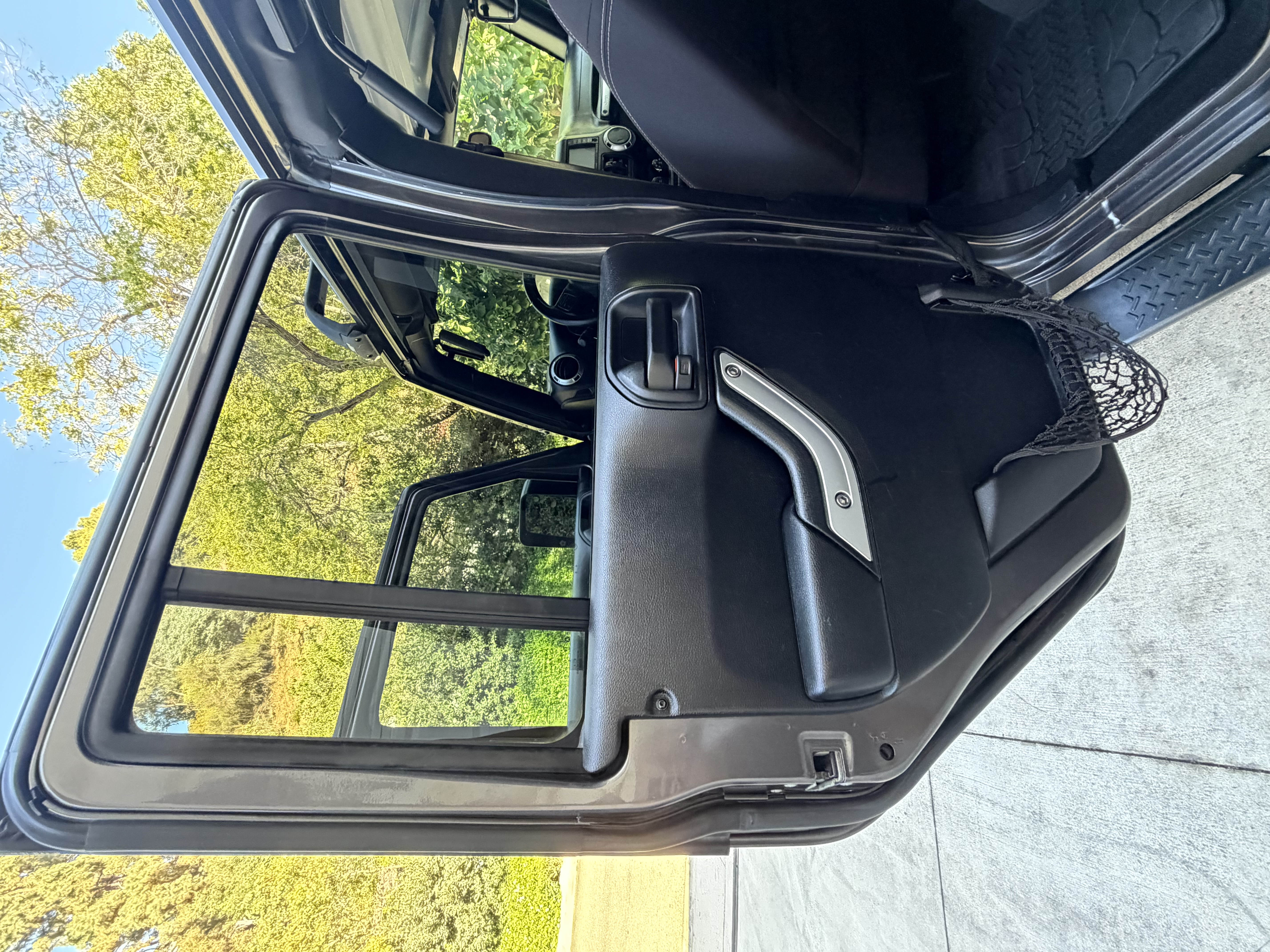 Used 2016 Jeep Wrangler Unlimited Sahara w/ Dual Top Group AWD/4WD image 17