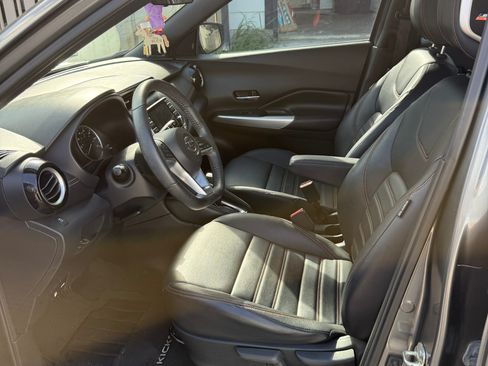 Used 2019 Nissan Kicks SR w/ SR Premium Package FWD image 8
