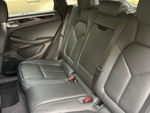 Used 2022 Porsche Macan S image 12