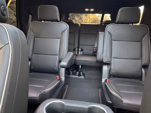 Used 2022 GMC Yukon SLT w/ SLT Premium Package RWD image 10