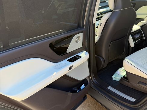 Used 2023 Lincoln Aviator Black Label w/ Dynamic Handling Package image 10