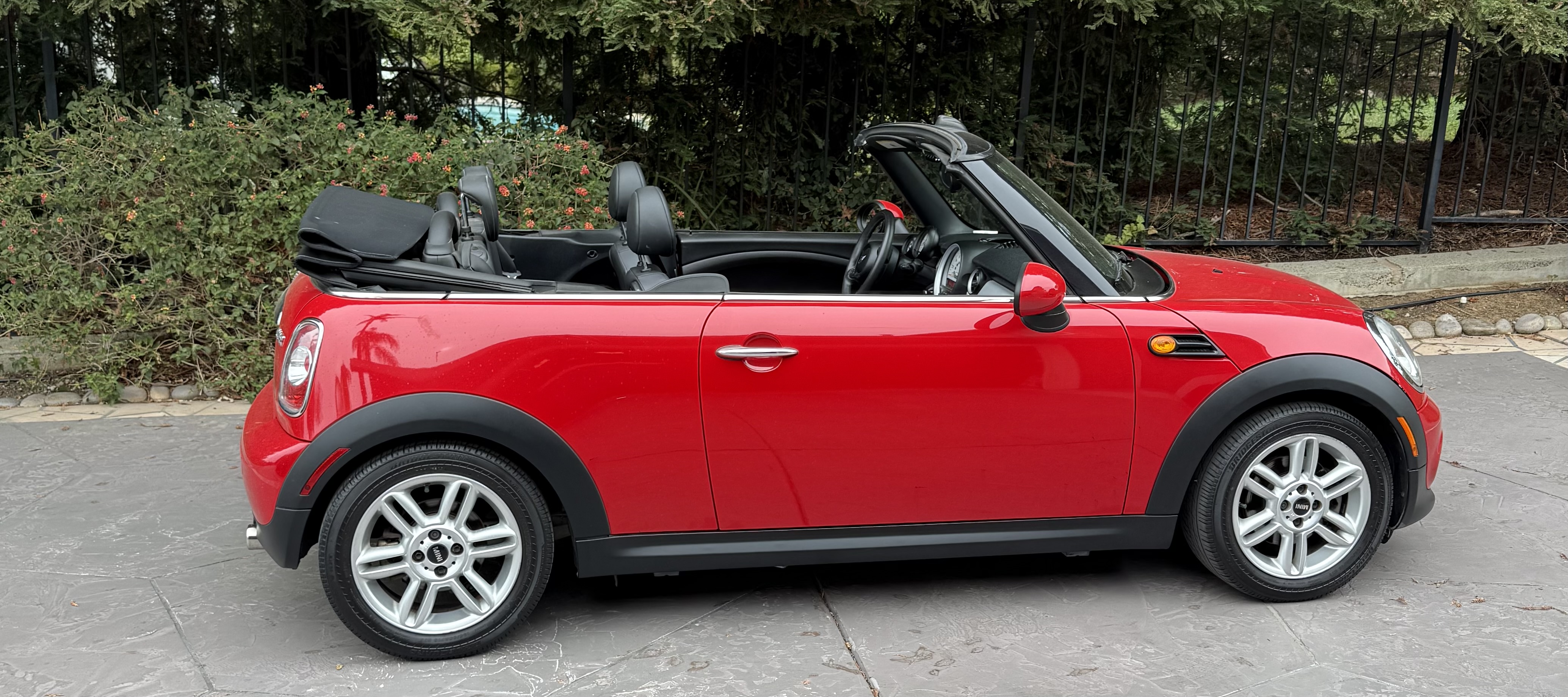 Used 2014 MINI Cooper Convertible FWD image 1