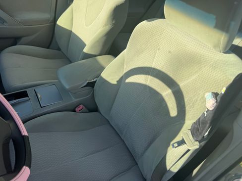 Used 2011 Toyota Camry LE FWD image 5