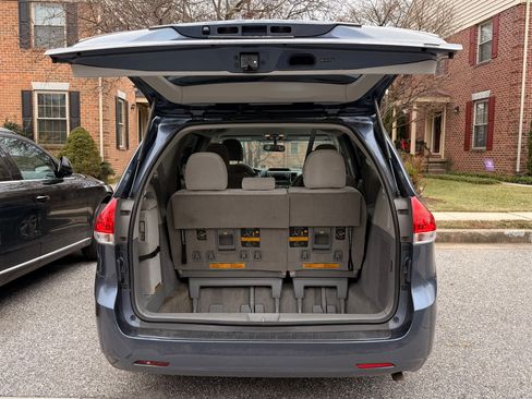 Used 2013 Toyota Sienna LE image 9