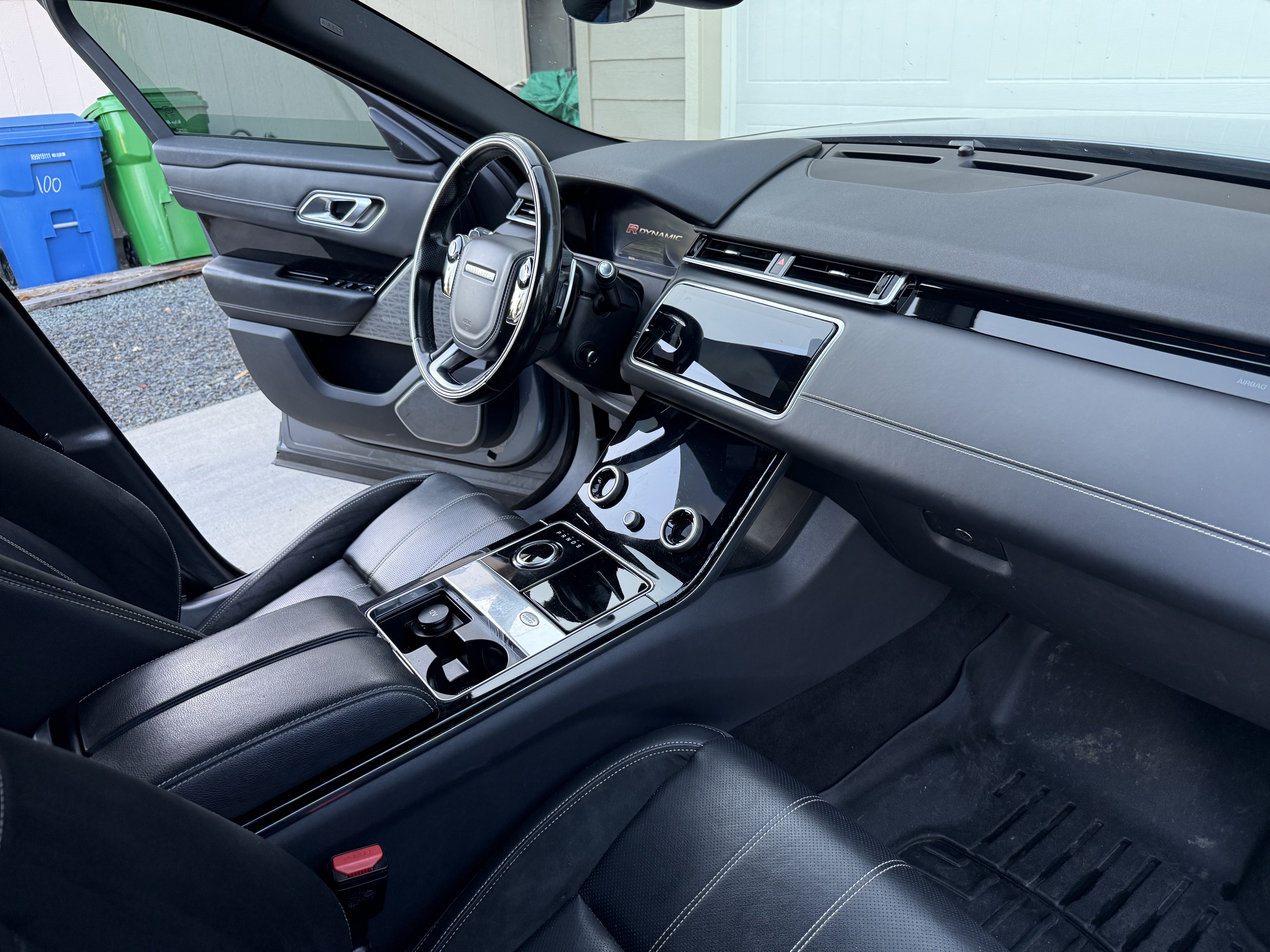 Used 2018 Land Rover Range Rover Velar R-Dynamic SE AWD/4WD image 18