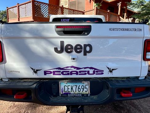 Used 2022 Jeep Gladiator Rubicon w/ Trailer Tow Package image 4