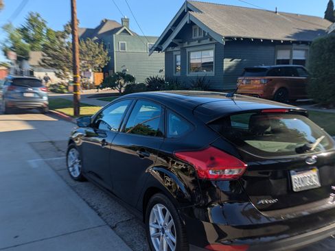 Used 2017 Ford Focus SE image 2