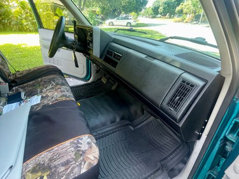 Used 1993 Chevrolet Silverado 1500 2WD Regular Cab image 10