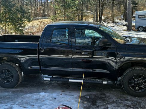 Used 2017 Toyota Tundra SR image 1