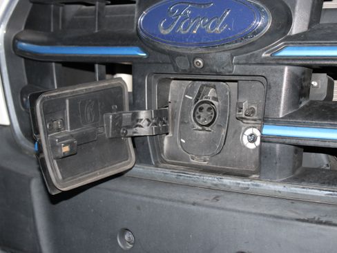 Used 2022 Ford E-Transit 148 High Roof Extended image 6