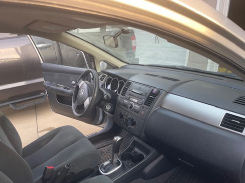 Used 2011 Nissan Versa 1.8 S image 11