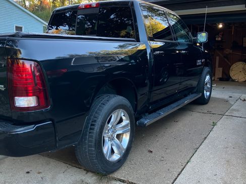 Used 2017 RAM 1500 Sport w/ Comfort Group image 12