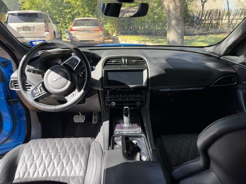 Used 2020 Jaguar F-PACE SVR image 12