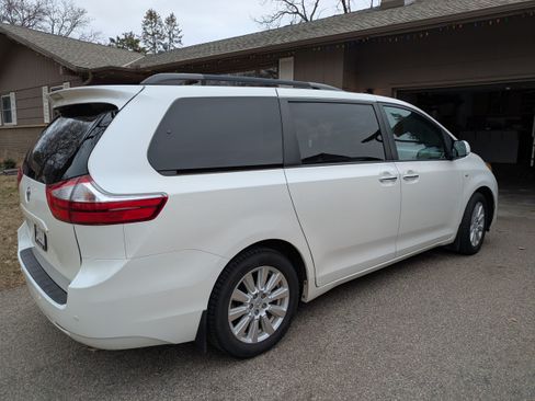 Used 2017 Toyota Sienna XLE w/ XLE Navigation Package image 2