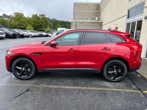 Used 2019 Jaguar F-PACE Premium image 4