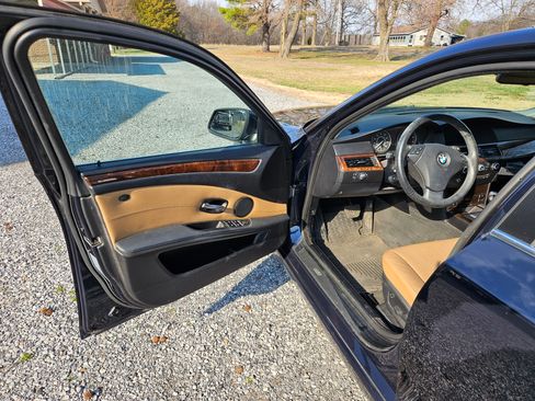 Used 2010 BMW 535i xDrive 535i xDrive Sedan 4D image 2