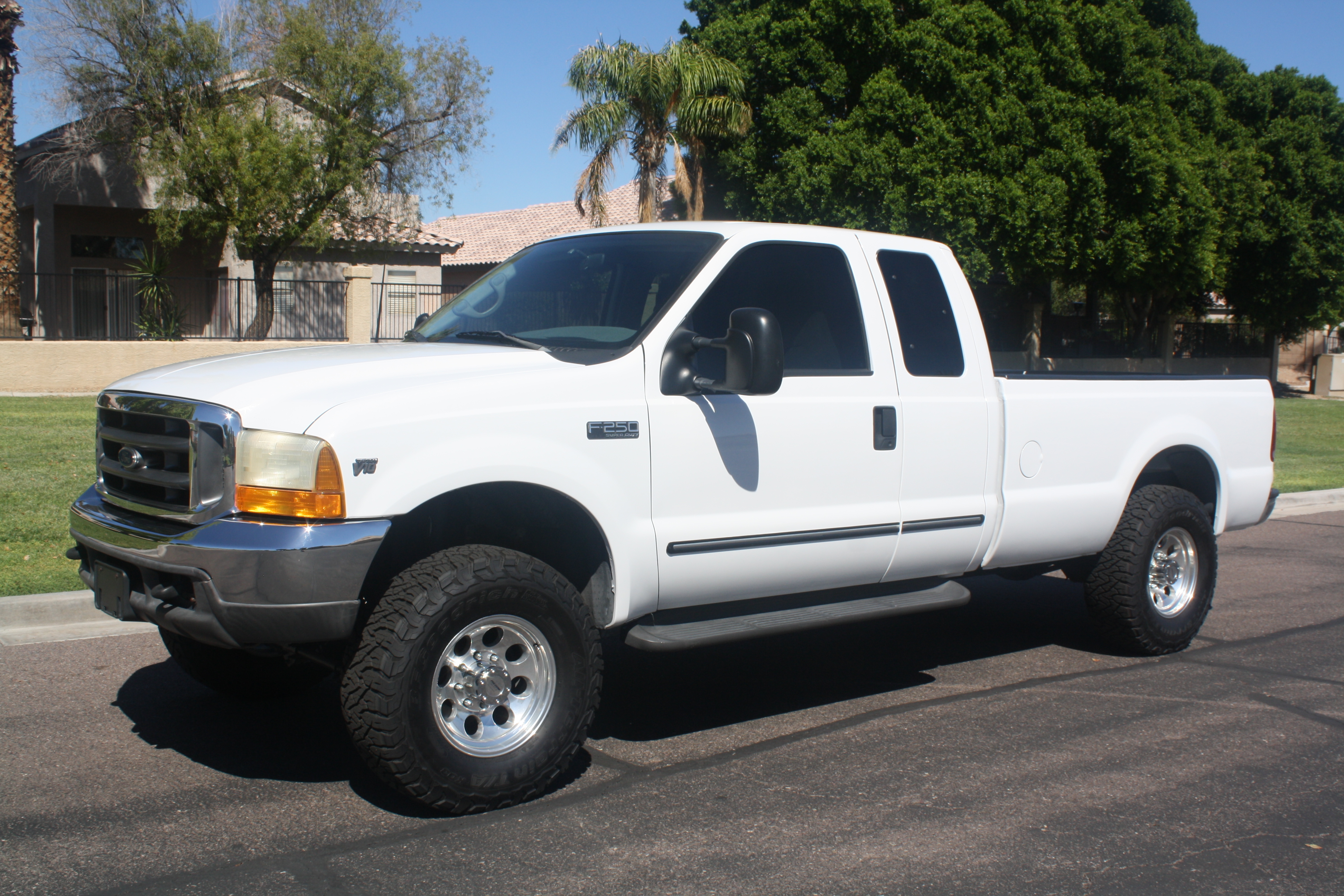 Used 2000 Ford F250 4x4 SuperCab Super Duty image 1