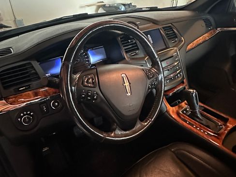 Used 2013 Lincoln MKS AWD image 15