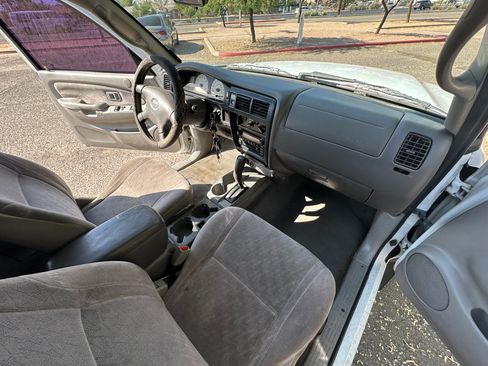 Used 2002 Toyota Tacoma PreRunner image 10