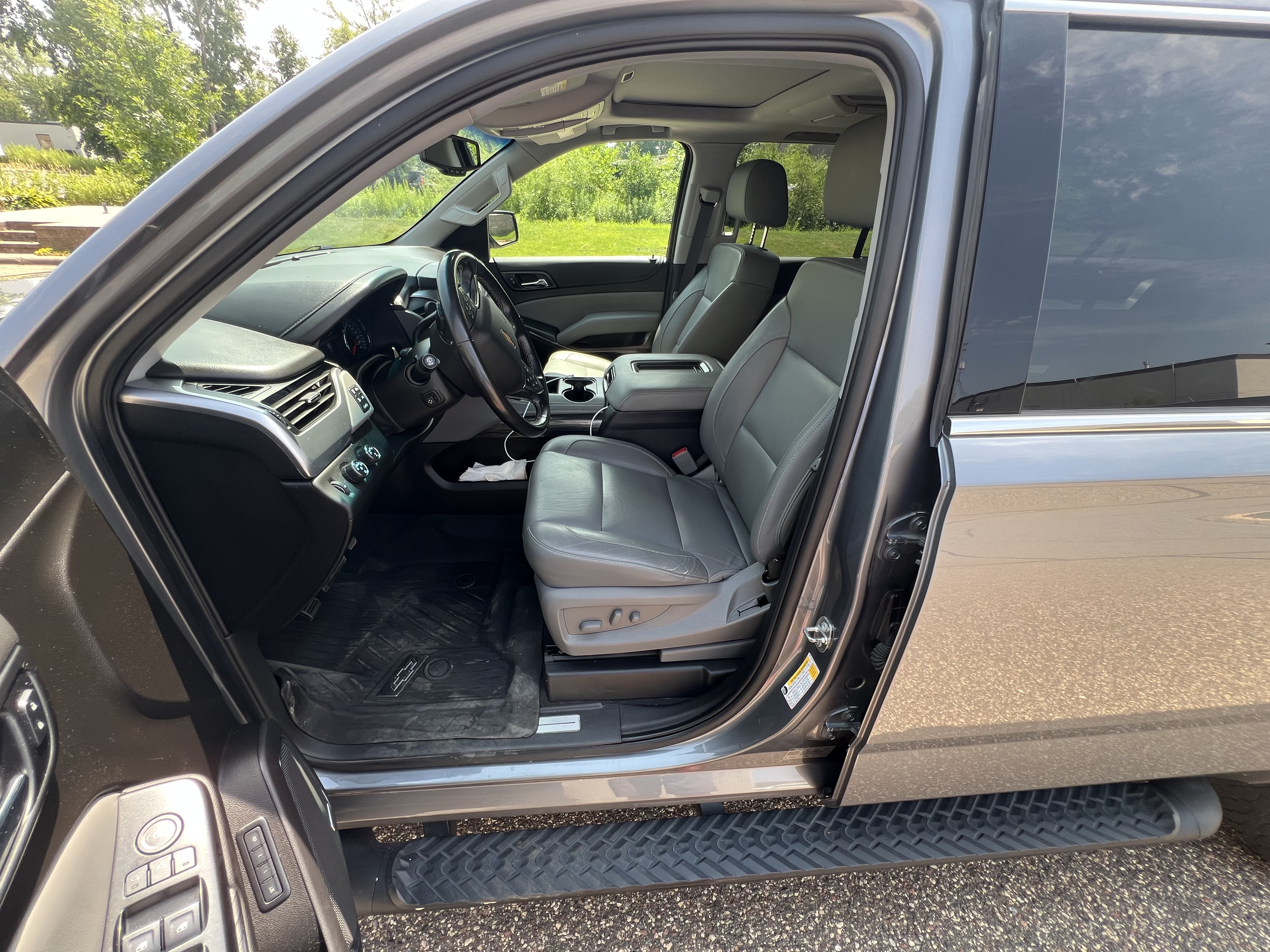 Used 2020 Chevrolet Suburban LT AWD/4WD image 9