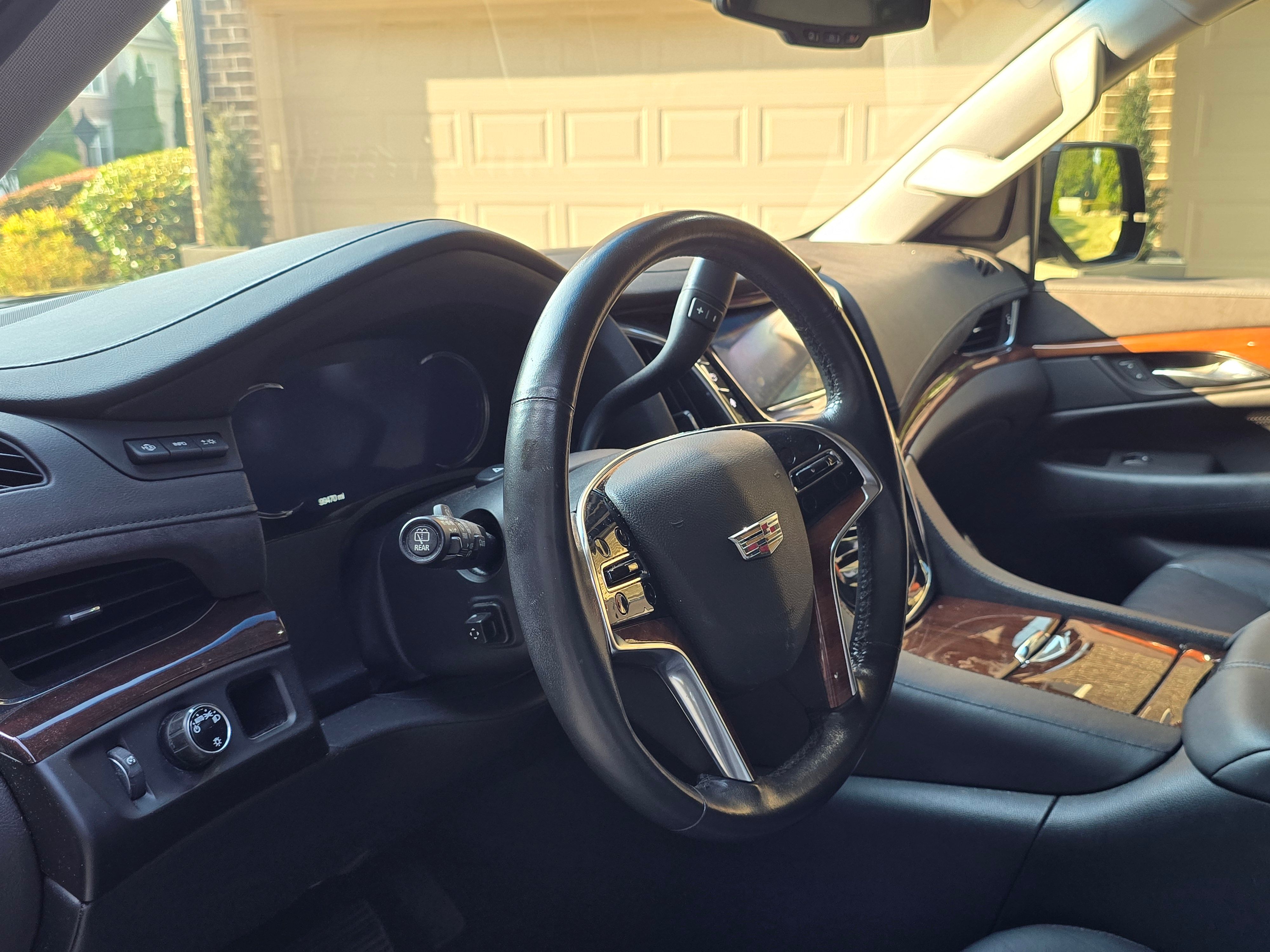 Used 2016 Cadillac Escalade Luxury RWD image 6