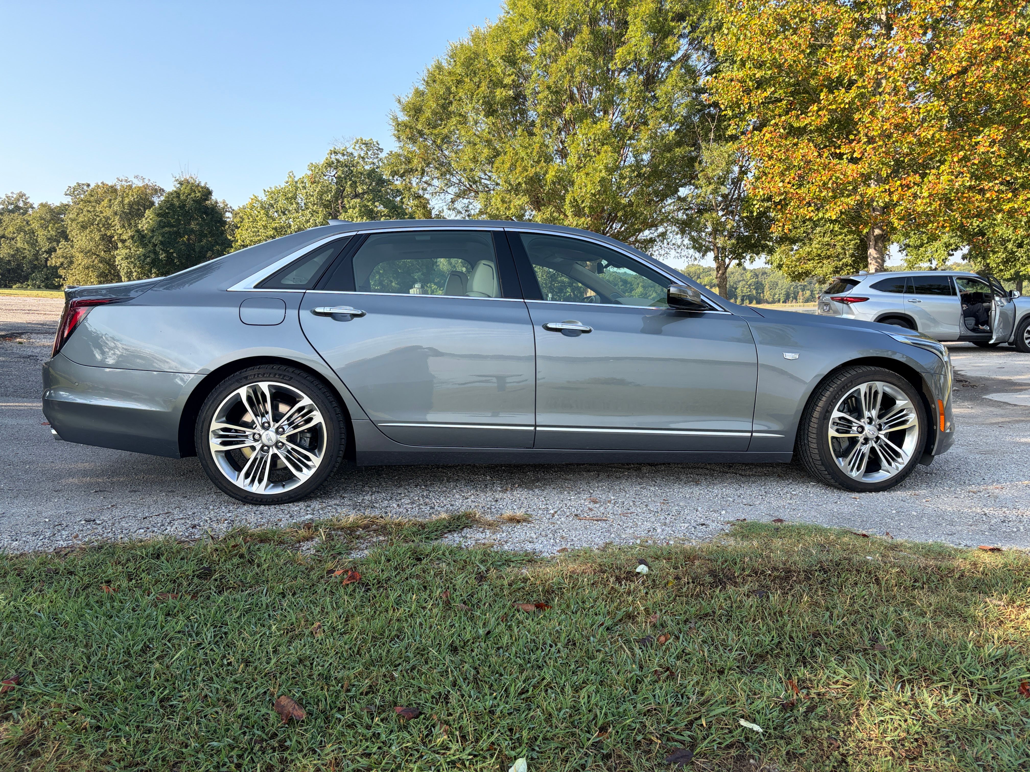 Used 2019 Cadillac CT6 Platinum w/ LPO, Exterior Accent Package AWD/4WD image 4