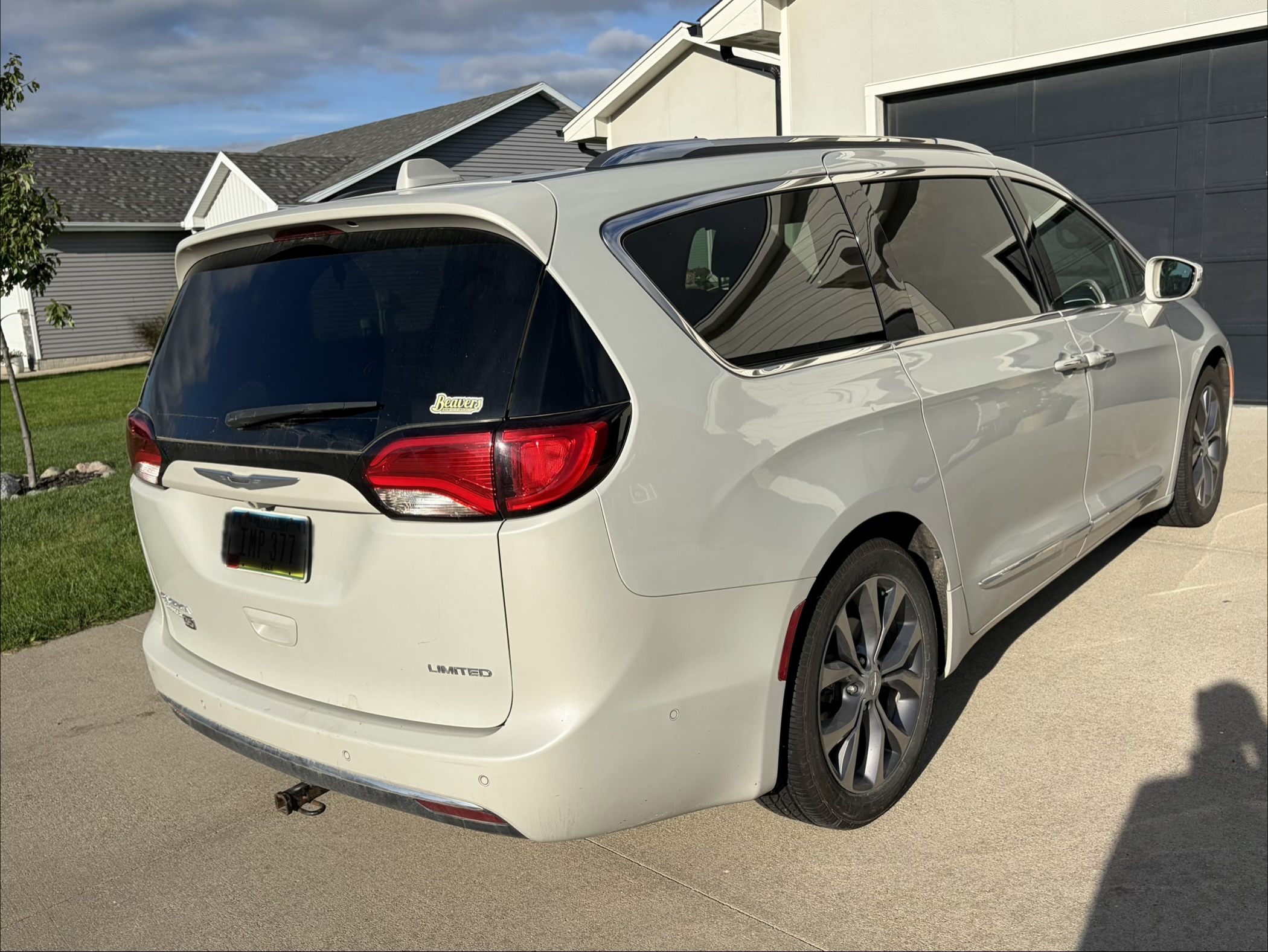 Used 2019 Chrysler Pacifica Limited w/ Advanced Safetytec Group FWD image 5