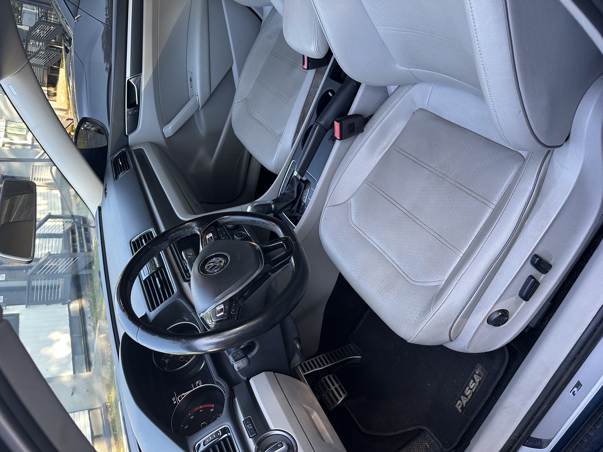 Used 2018 Volkswagen Passat 2.0T R-Line FWD image 8