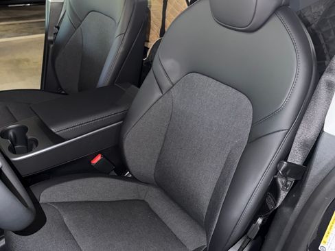 Used 2026 Tesla Model Y 2WD image 10