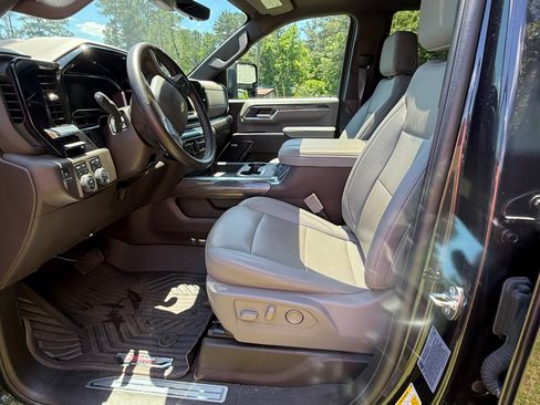 Used 2024 Chevrolet Silverado 2500 LTZ w/ LTZ Plus Package AWD/4WD image 12