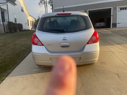 Used 2011 Nissan Versa 1.8 S image 2