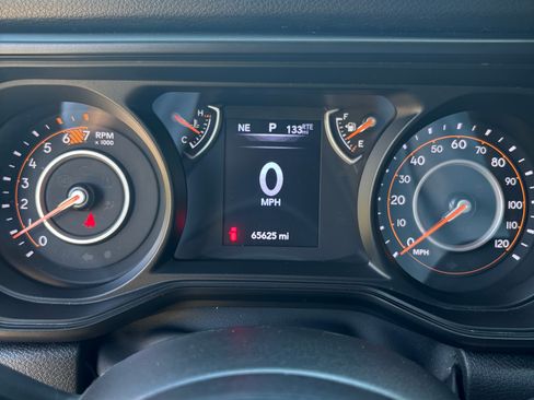 Used 2024 Jeep Wrangler Unlimited Sport AWD/4WD image 8