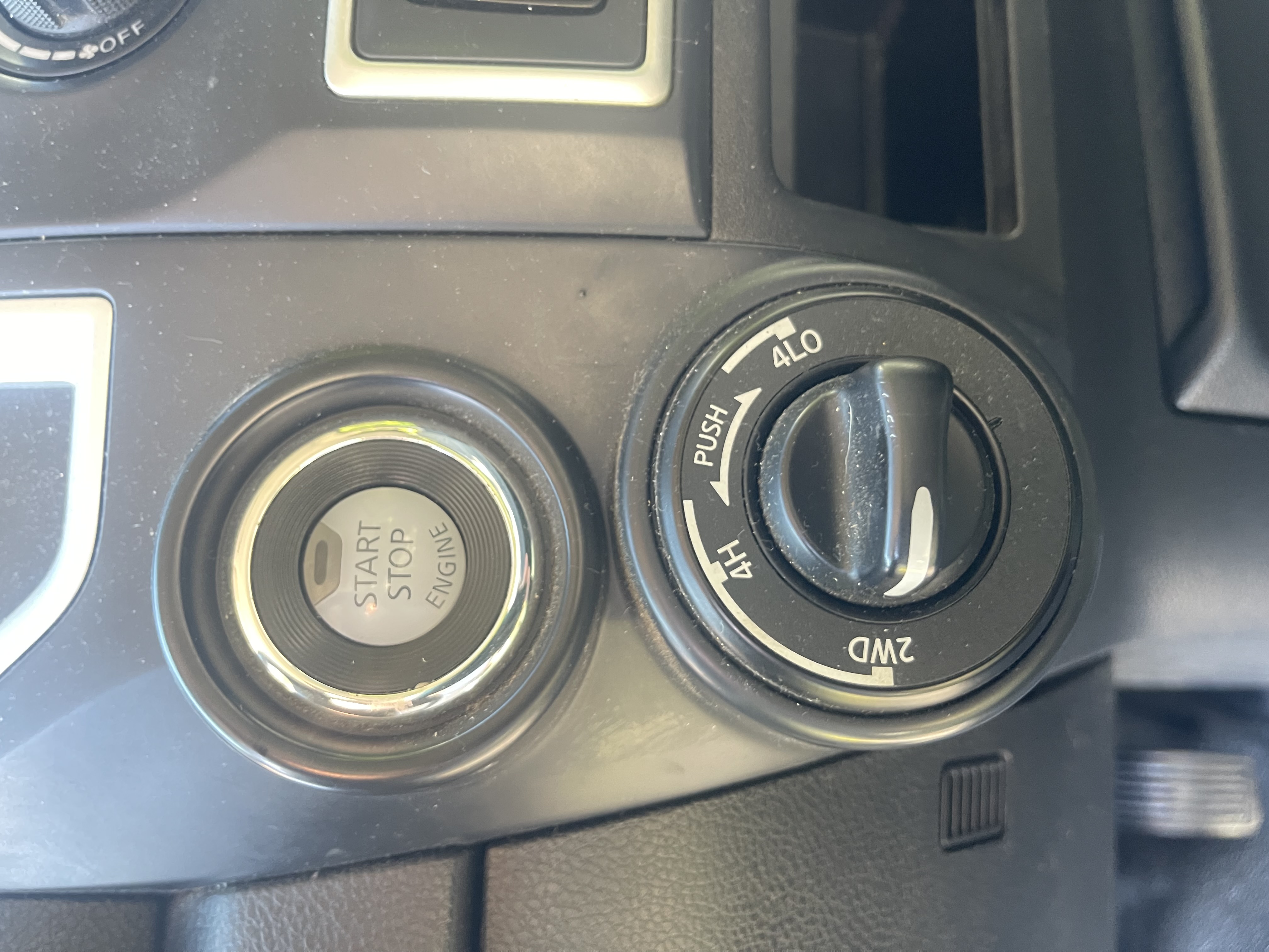 Used 2017 Nissan Titan S AWD/4WD image 12