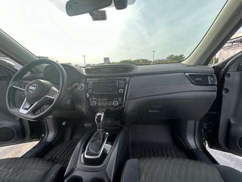 Used 2018 Nissan Rogue SV image 29