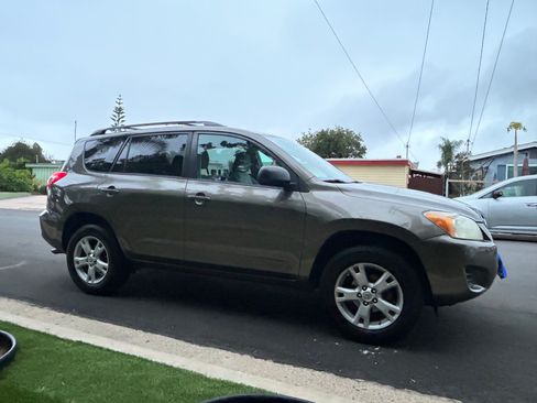 Used 2012 Toyota RAV4 FWD w/ Upgrade Value Pkg image 9