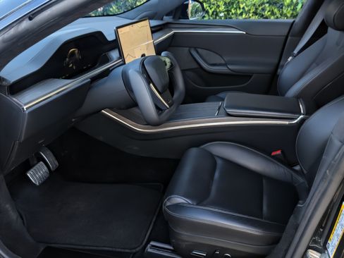 Used 2021 Tesla Model S Plaid image 9