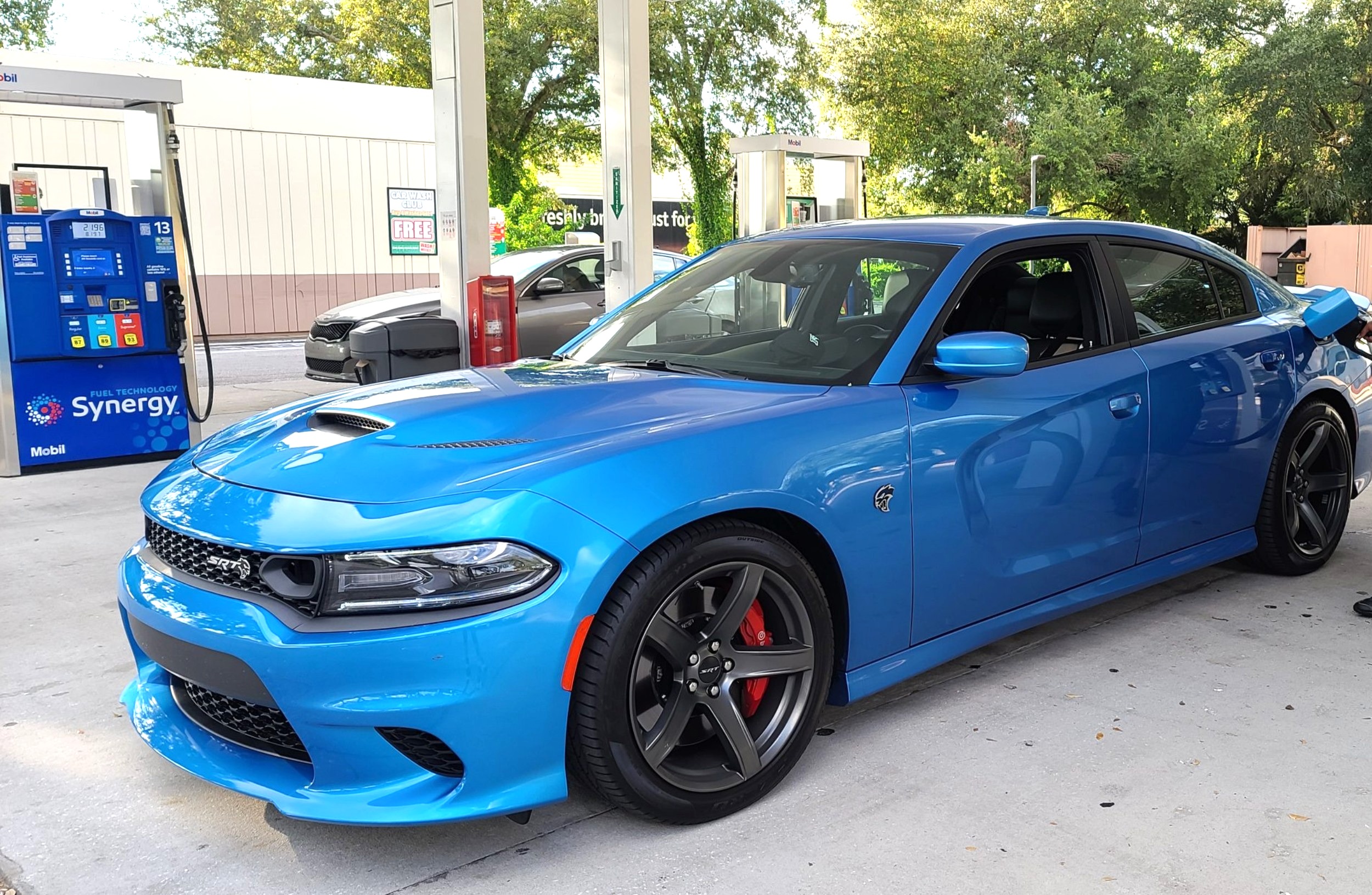 Used 2019 Dodge Charger SRT Hellcat w/ Harman/Kardon Audio Group RWD image 4