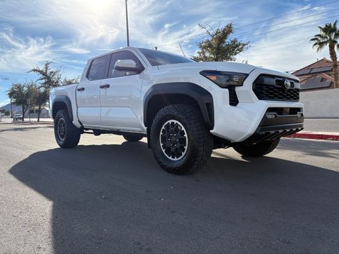 Used 2024 Toyota Tacoma TRD Off-Road image 4